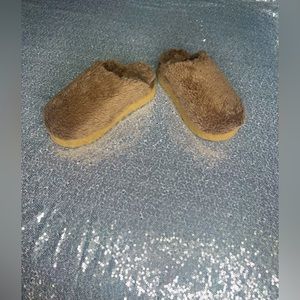 UGG New  w fuzz sugar Slide  size 5  color Hardwood